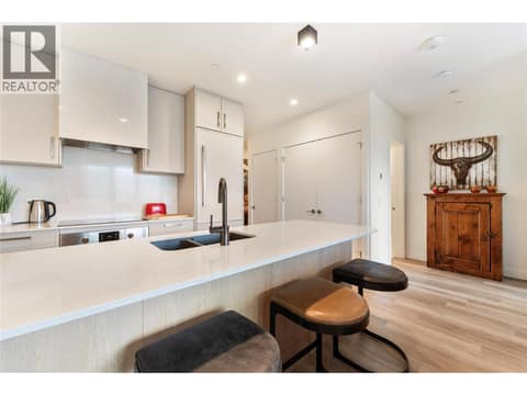Photo 4 of 3340 Lakeshore Road Unit# 1003, Lower Mission, Kelowna