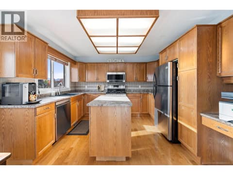 Photo 10 of 479 Glen Pine Court, North Glenmore, Kelowna