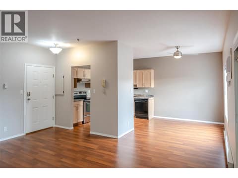 Dining room at 650 MCKINNEY Road Unit# 325, Oliver