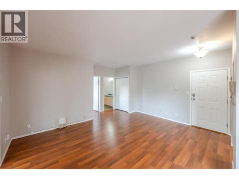 Living room at 650 MCKINNEY Road Unit# 325, Oliver
