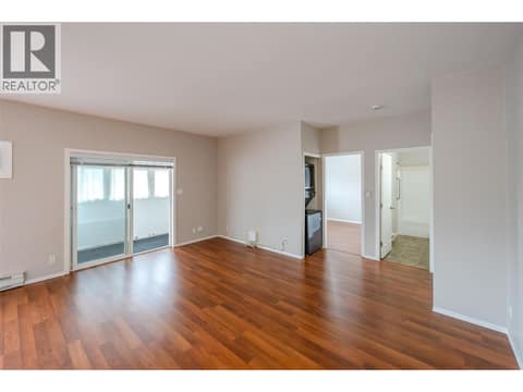 Living room at 650 MCKINNEY Road Unit# 325, Oliver