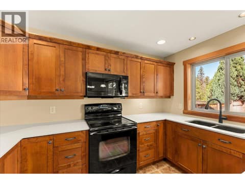 Photo 7 of 922 Paret Crescent, Lower Mission, Kelowna