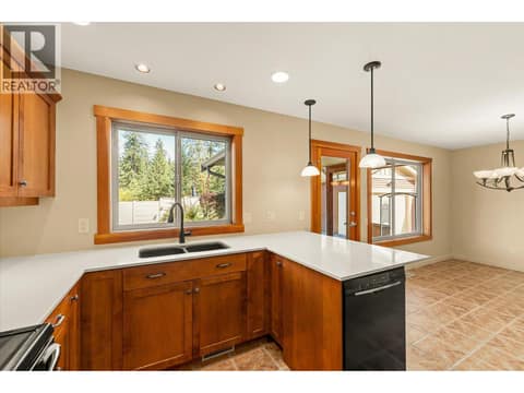 Photo 8 of 922 Paret Crescent, Lower Mission, Kelowna