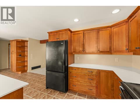 Photo 9 of 922 Paret Crescent, Lower Mission, Kelowna