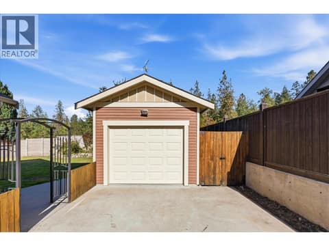 Detached Garage at 922 Paret Crescent, Lower Mission, Kelowna
