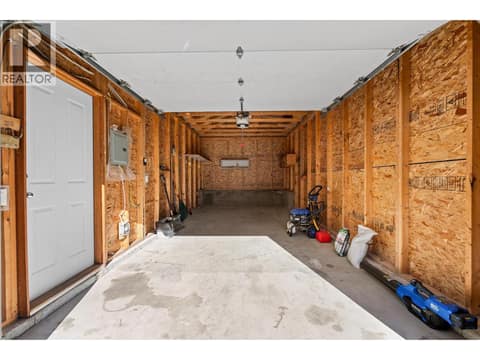 Detached Garage at 922 Paret Crescent, Lower Mission, Kelowna