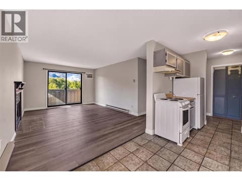 Photo 5 of 150 Skaha Place Unit# 413, Main South, Penticton