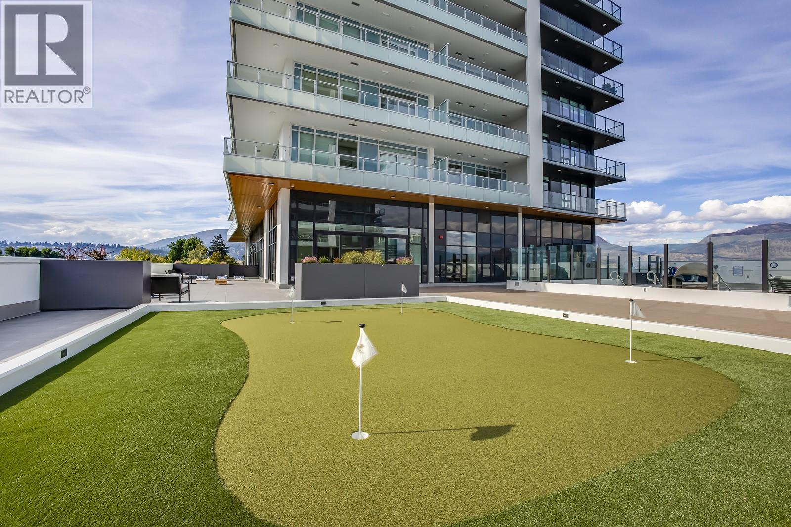 Outdoor putting green at 1626 Water Street Unit# 1804, Kelowna North