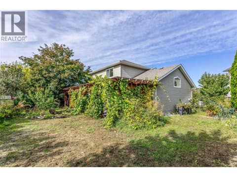 Large fenced back yard at 705 Stoltz Court, Rutland North, Kelowna