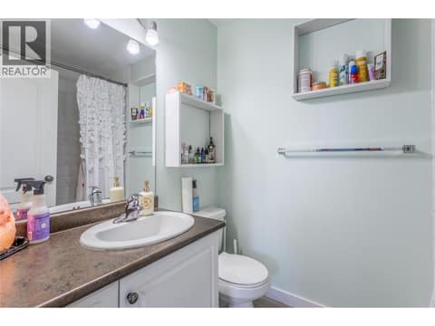 Main bathroom upstairs - 4 piece at 705 Stoltz Court, Rutland North, Kelowna