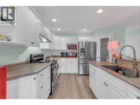 Stainless steel appliances, oversized sink, pantry storage and plenty of cupboard space at 705 Stoltz Court, Rutland North, Kelowna
