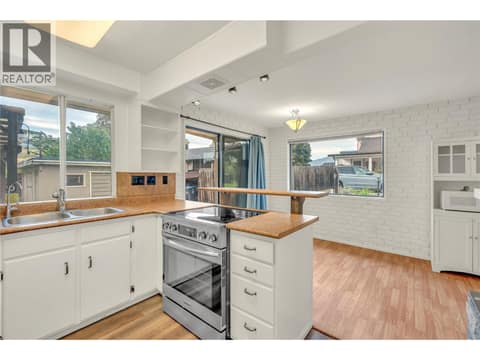 Photo 12 of 692 Vancouver Avenue, Uplands/Redlands, Penticton