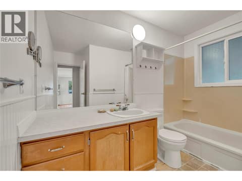 Photo 17 of 692 Vancouver Avenue, Uplands/Redlands, Penticton