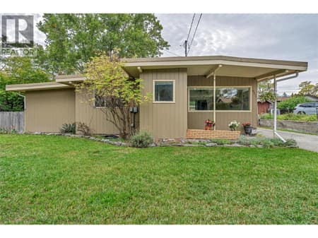 Photo 2 of 692 Vancouver Avenue, Uplands/Redlands, Penticton