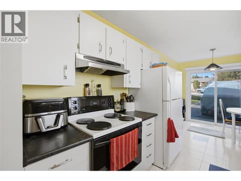 Photo 10 of 152 Elm Avenue, North Kamloops