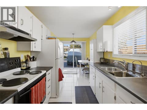 Photo 9 of 152 Elm Avenue, North Kamloops