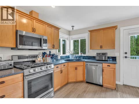Photo 10 of 2390 Wiltse Drive, Wiltse/Valleyview, Penticton