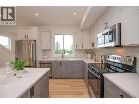 Photo 10 of 3602 Pleasant Valley Road Unit# 6, East Hill, Vernon