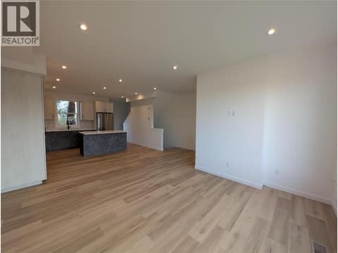 Photo 8 of 3602 Pleasant Valley Road Unit# 5, East Hill, Vernon