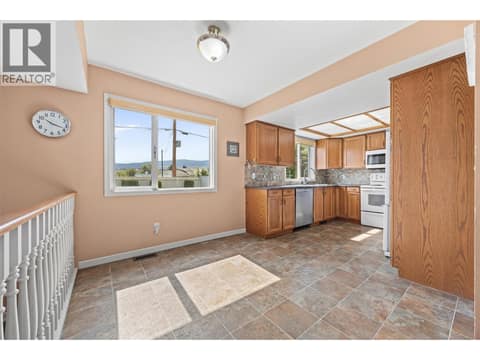 Kitchen with breakfast area at 884 Mission Springs Crescent, Lower Mission, Kelowna