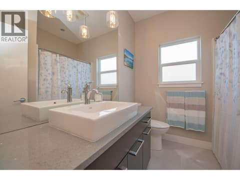 Second full bathroom on the mainfloor at 964 Mt Ida Drive, Middleton Mountain Vernon