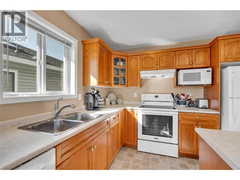 Photo 7 of 546 Redwing Drive, Main North, Penticton