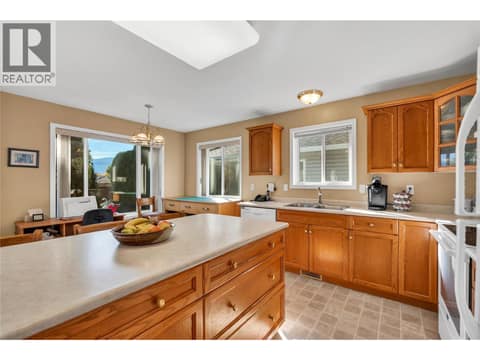 Photo 9 of 546 Redwing Drive, Main North, Penticton