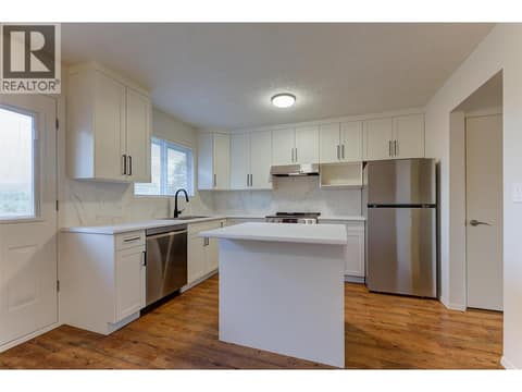 Fabulous refreshed renno'd kitchen at 246 Briarwood Road, Rutland North, Kelowna