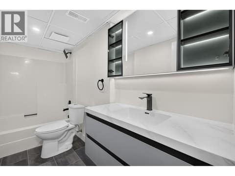 Main Bath lower level at 10551 Sherman Drive, Lake Country East / Oyama