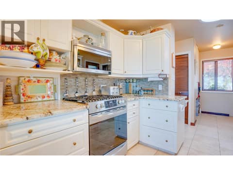 Natural gas stove. at 3200 Greenwood Road, South BX, Vernon