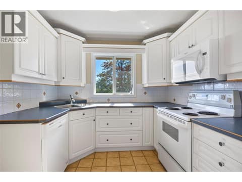 Photo 11 of 1145 Linthorpe Road, Batchelor Heights, Kamloops
