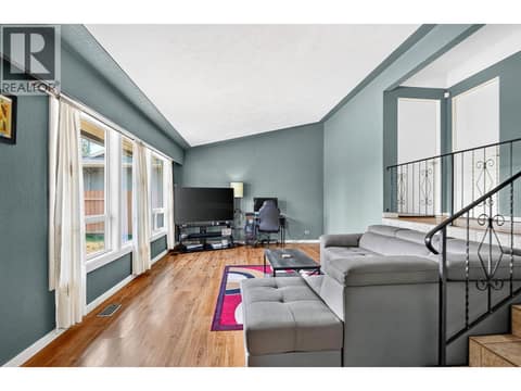 Photo 11 of 1094 SCHREINER Street, Brocklehurst, Kamloops