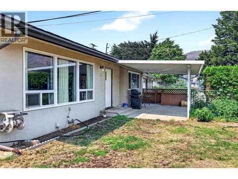Photo 2 of 1094 SCHREINER Street, Brocklehurst, Kamloops