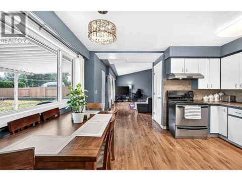 Photo 4 of 1094 SCHREINER Street, Brocklehurst, Kamloops