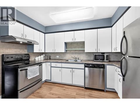 Photo 5 of 1094 SCHREINER Street, Brocklehurst, Kamloops
