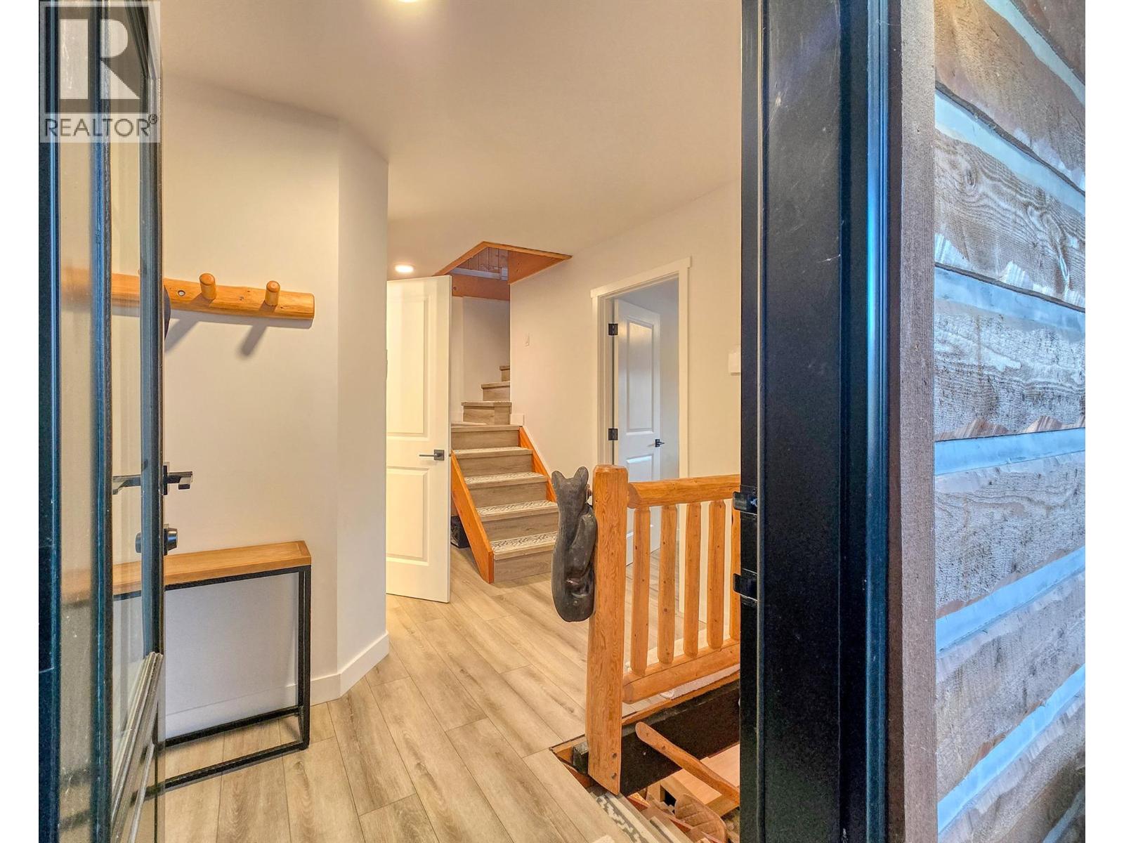 Photo 11 of 449 LAKEVIEW Place, Invermere