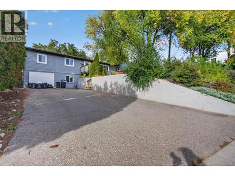 Driveway at 5113 27 Avenue, Bella Vista, Vernon