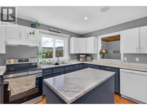 Main Level - Kitchen at 5113 27 Avenue, Bella Vista, Vernon