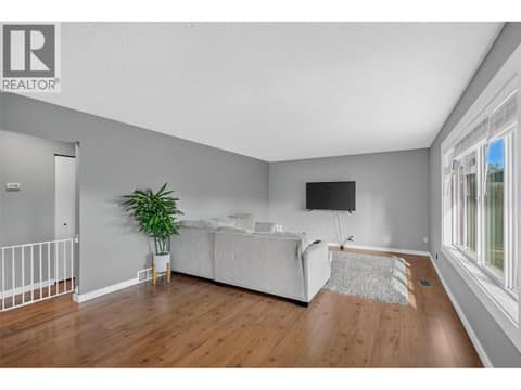 Main Level - Living Room at 5113 27 Avenue, Bella Vista, Vernon