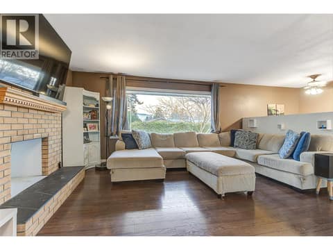 Photo 3 of 964 Tronson Drive, Glenmore, Kelowna