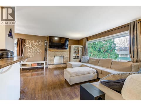 Photo 4 of 964 Tronson Drive, Glenmore, Kelowna