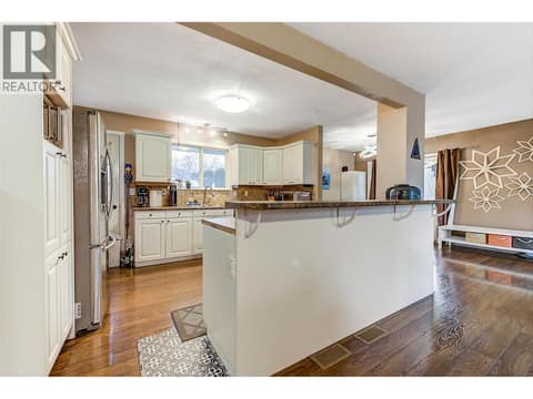 Photo 5 of 964 Tronson Drive, Glenmore, Kelowna
