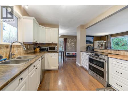 Photo 6 of 964 Tronson Drive, Glenmore, Kelowna