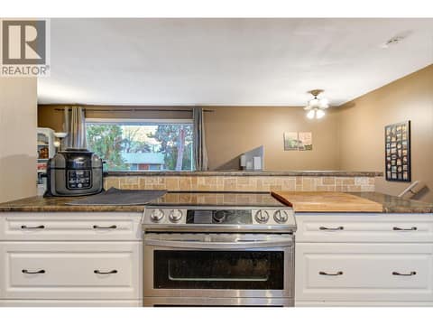 Photo 7 of 964 Tronson Drive, Glenmore, Kelowna