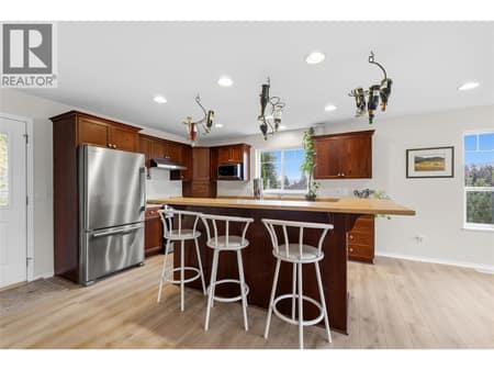 Photo 6 of 2145 Chilcotin Crescent, Dilworth Mountain, Kelowna