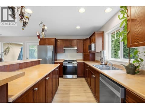 Photo 7 of 2145 Chilcotin Crescent, Dilworth Mountain, Kelowna