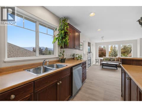 Photo 8 of 2145 Chilcotin Crescent, Dilworth Mountain, Kelowna