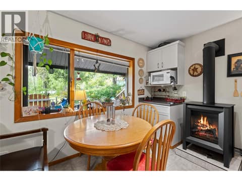 Guest Suite dining at 769 & 771 Gardom Lake Road, Enderby / Grindrod
