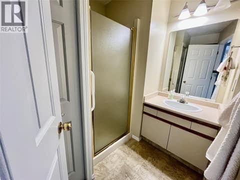3 piece guest bathroom with linen closet at 3900 27 Avenue Unit# 74, Westmount, Vernon