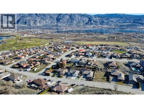 Photo 3 of 3807 FAIRWINDS Drive, Osoyoos